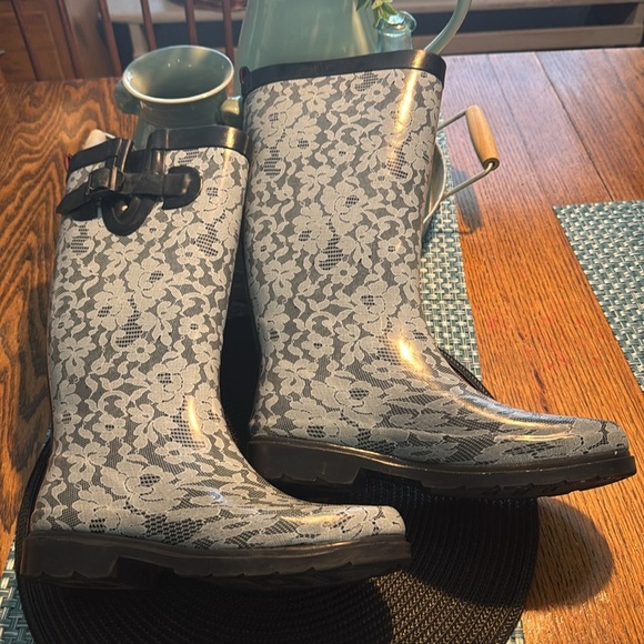 Capelli New York Tall Rain Boots Black & Gray Lace - size 7 - Picture 2 of 5